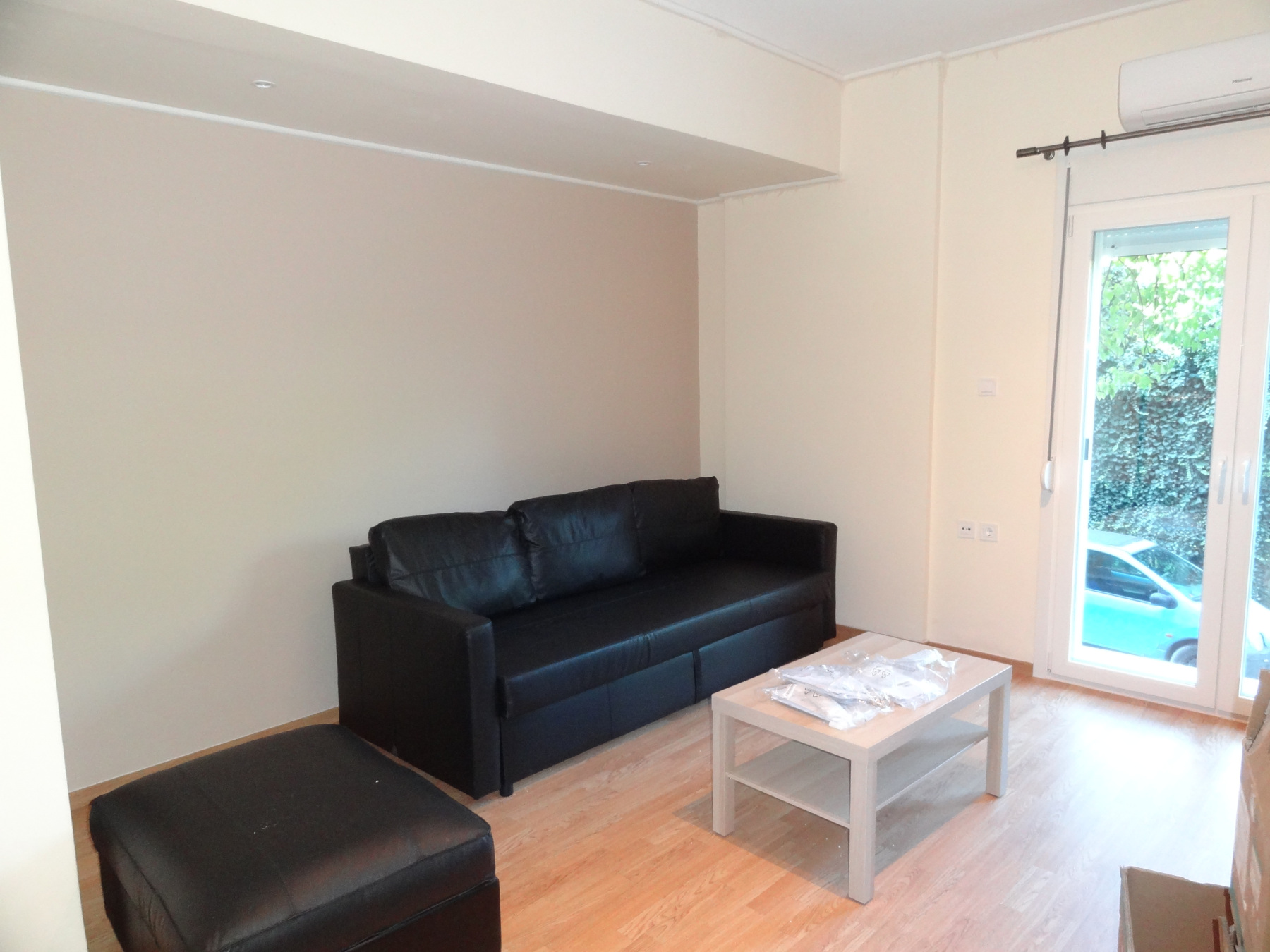 For rent, fully renovated and furnished 2 bedrooms apartment of 80 sq.m. 1st floor near Dodoni avenue near the center of Ioannina