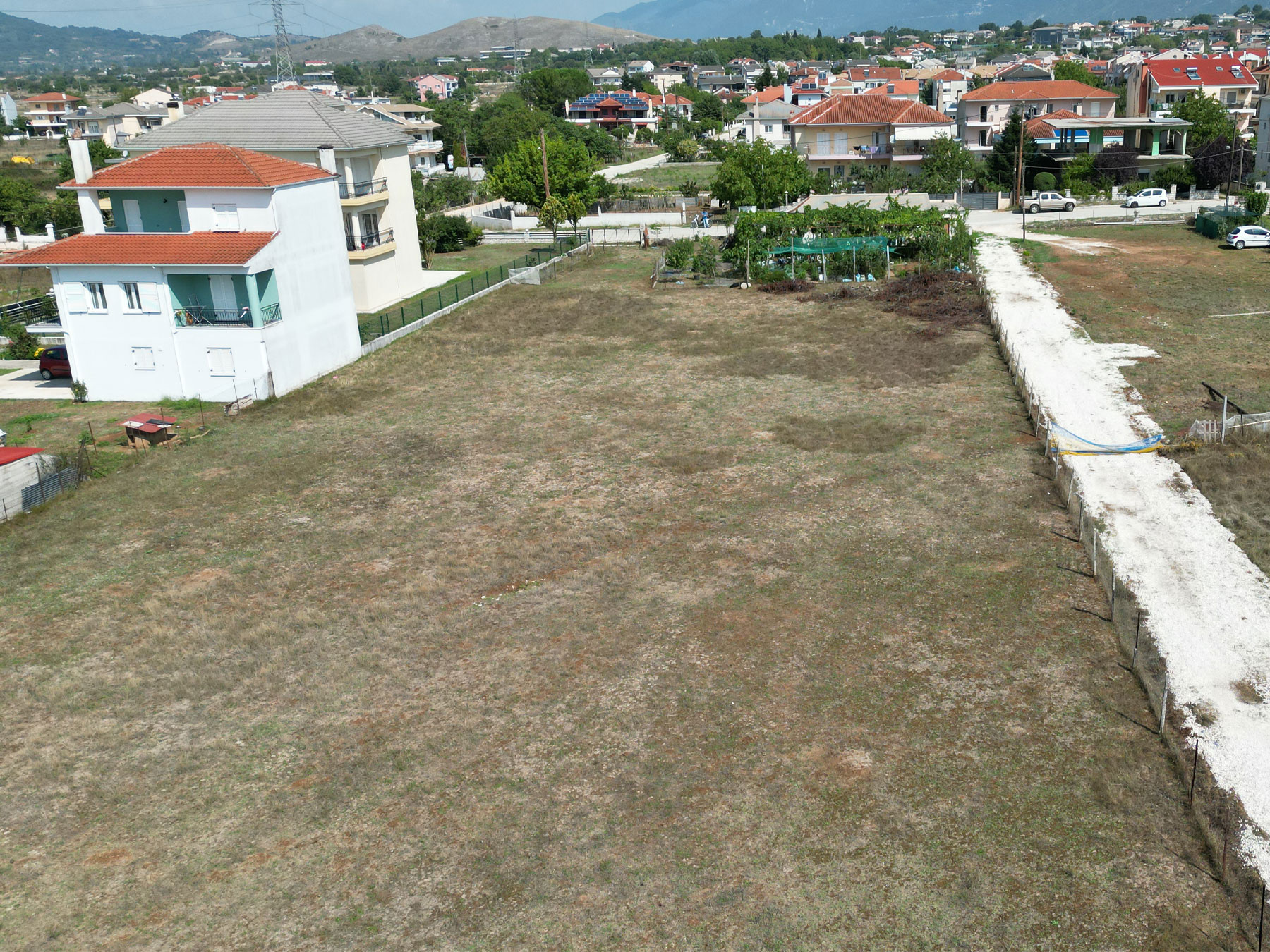 Corner plot of 605 sq.m. for sale. with S.D. 0.5 in Kardamitsia Ioannina