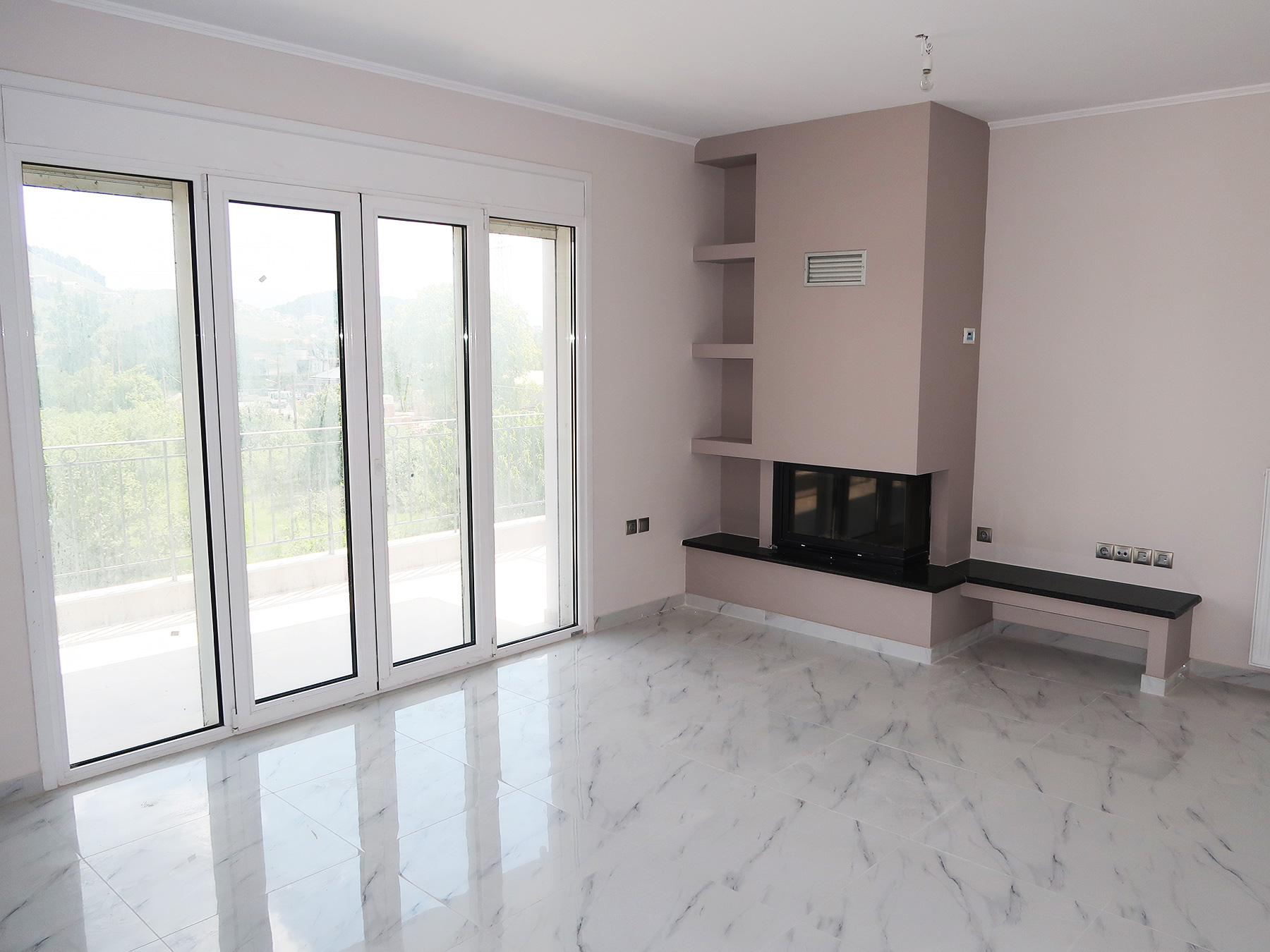 For rent a bright 3 bedrooms apartment of 96 sqm. 2nd floor near Vlachostrata in Stavraki Ioannina