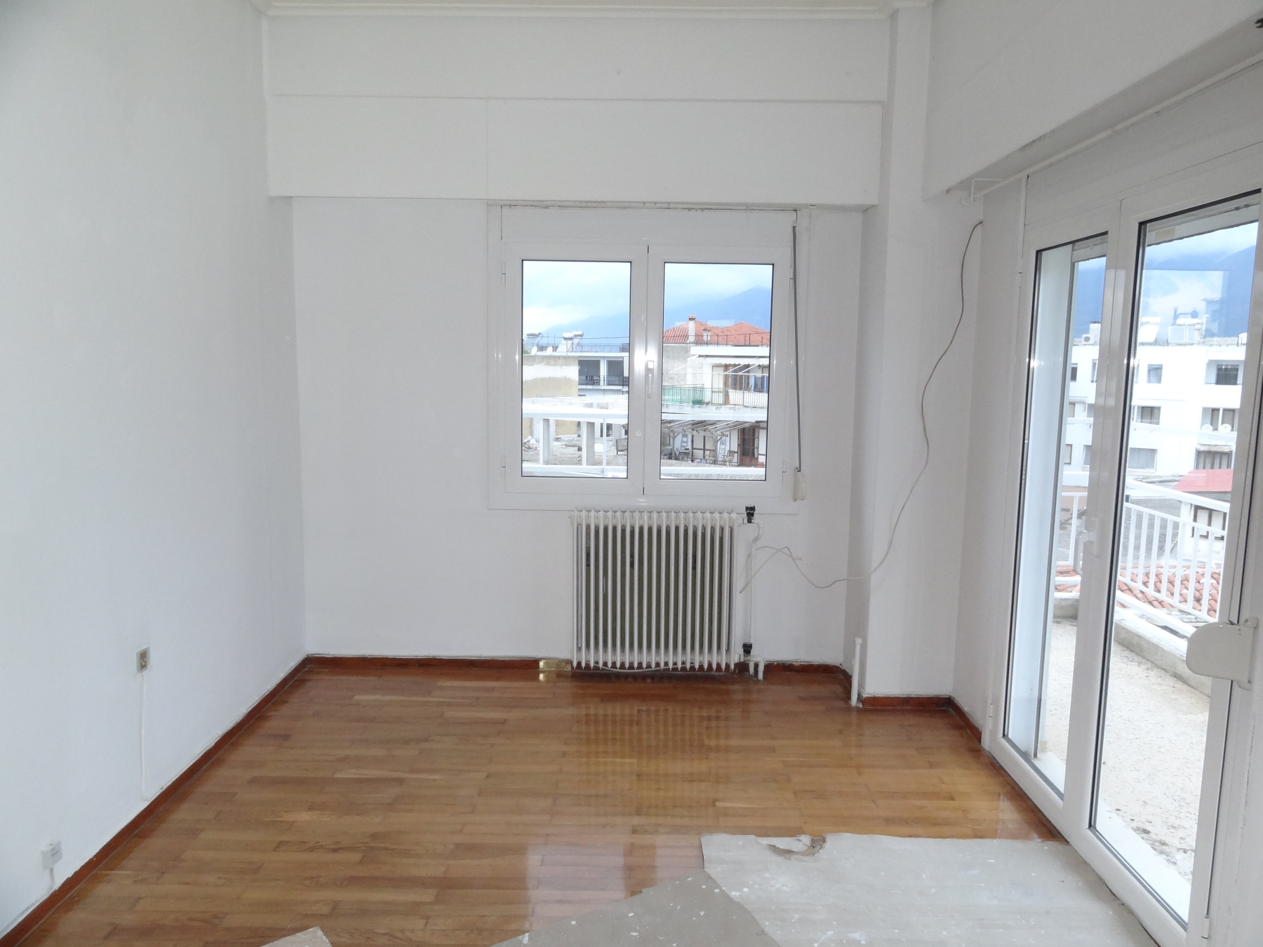 For rent, a comfortable 1 bedroom apartment of 60 sq.m. 3rd floor in the center of Ioannina near the library