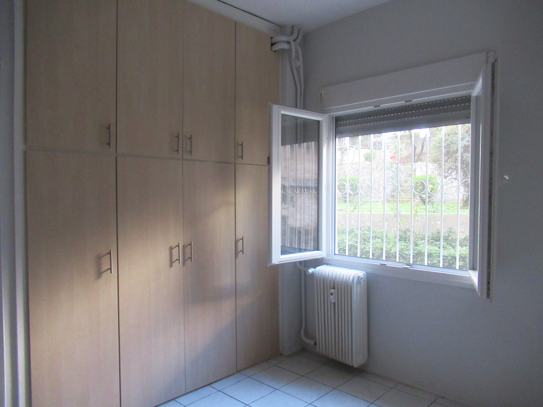 Fully renovated 42 sq.m. studio for rent. in an apartment building at the center of Ioannina.