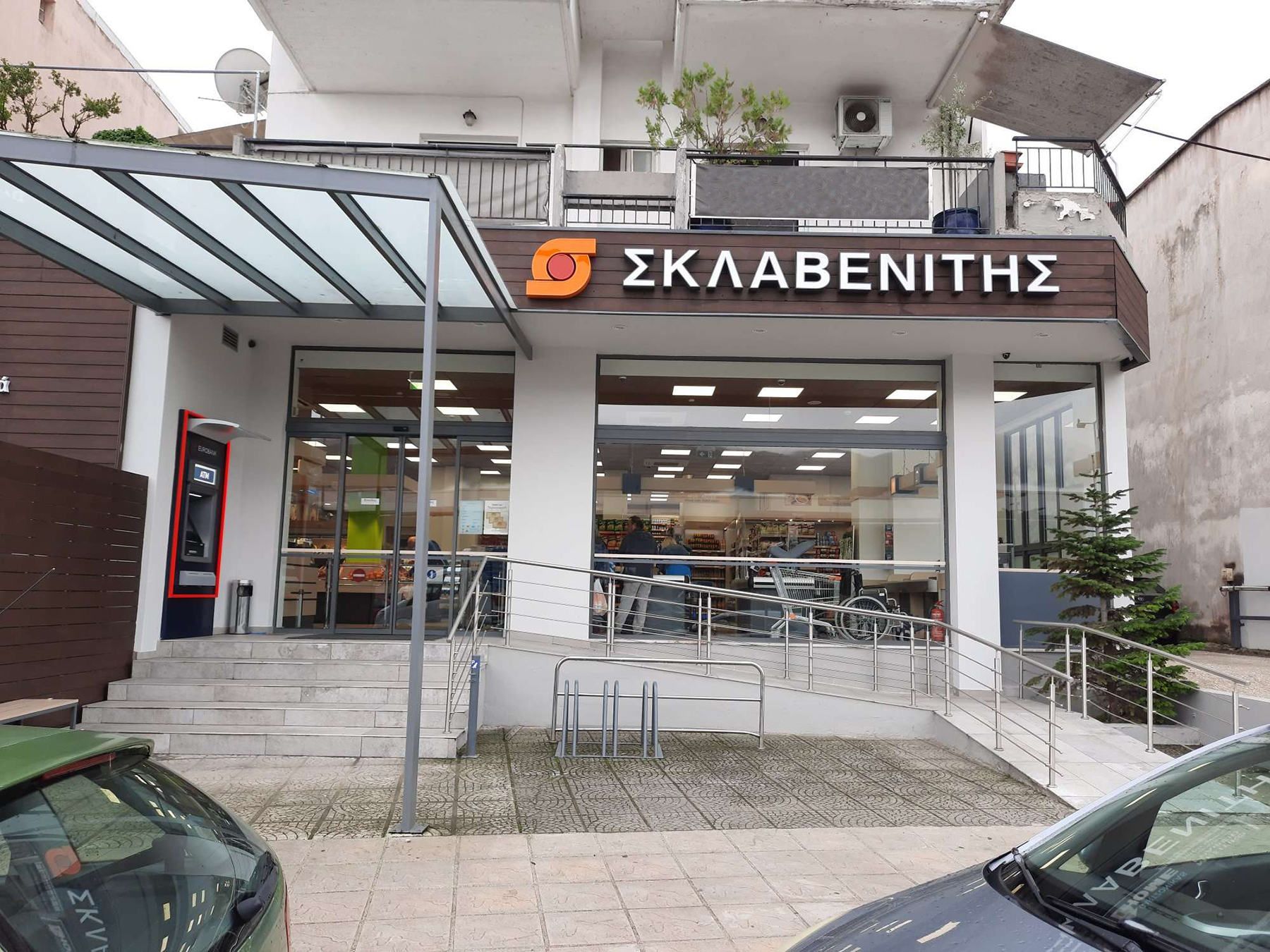 Commercial space for sale with a total area of 883 sq.m. in Ioannina opposite the KTEL station