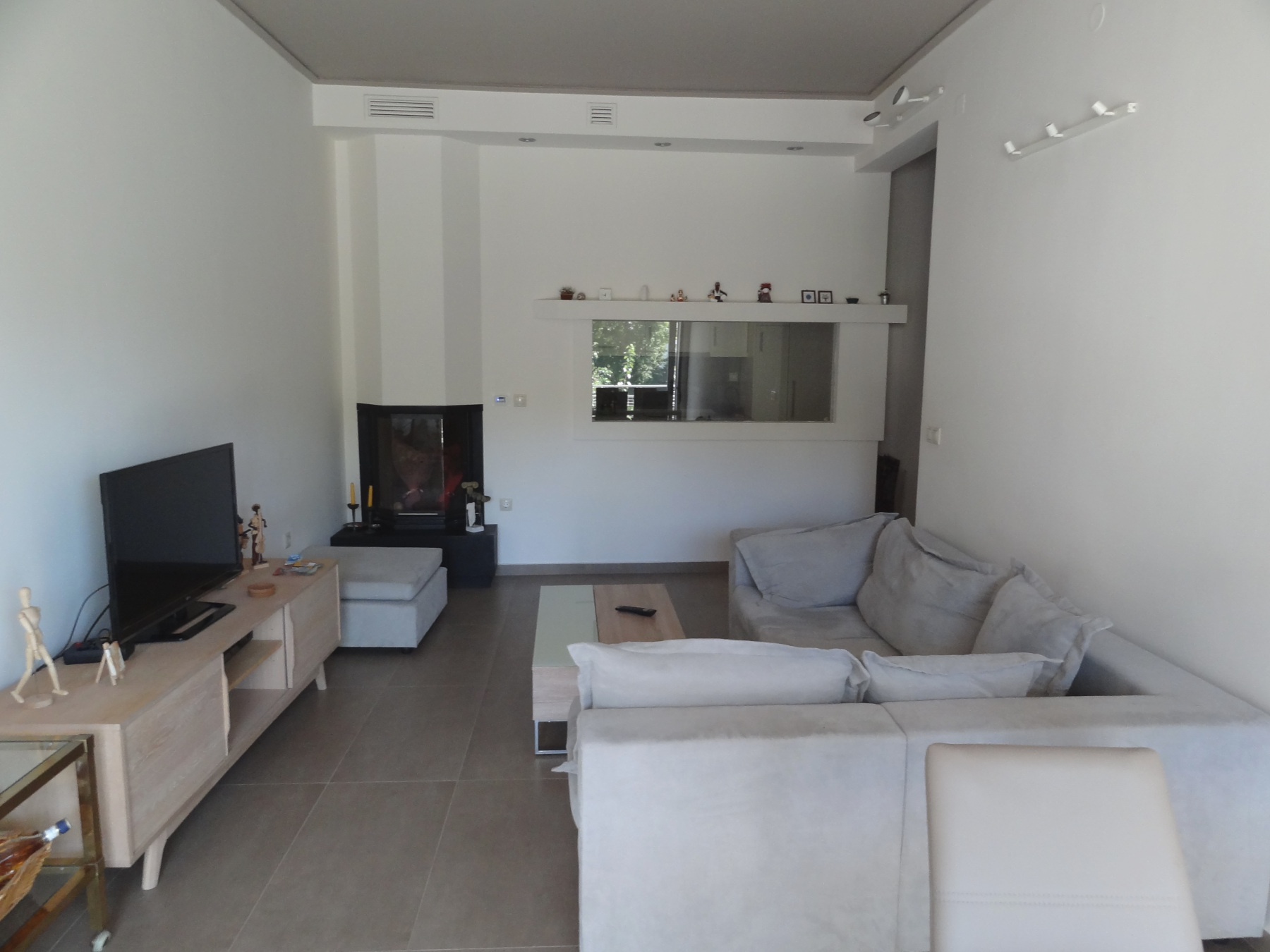 For rent bright furnished 2 bedrooms apartment 90 sq.m. 3rd floor in the center of Ioannina near Dodoni Avenue