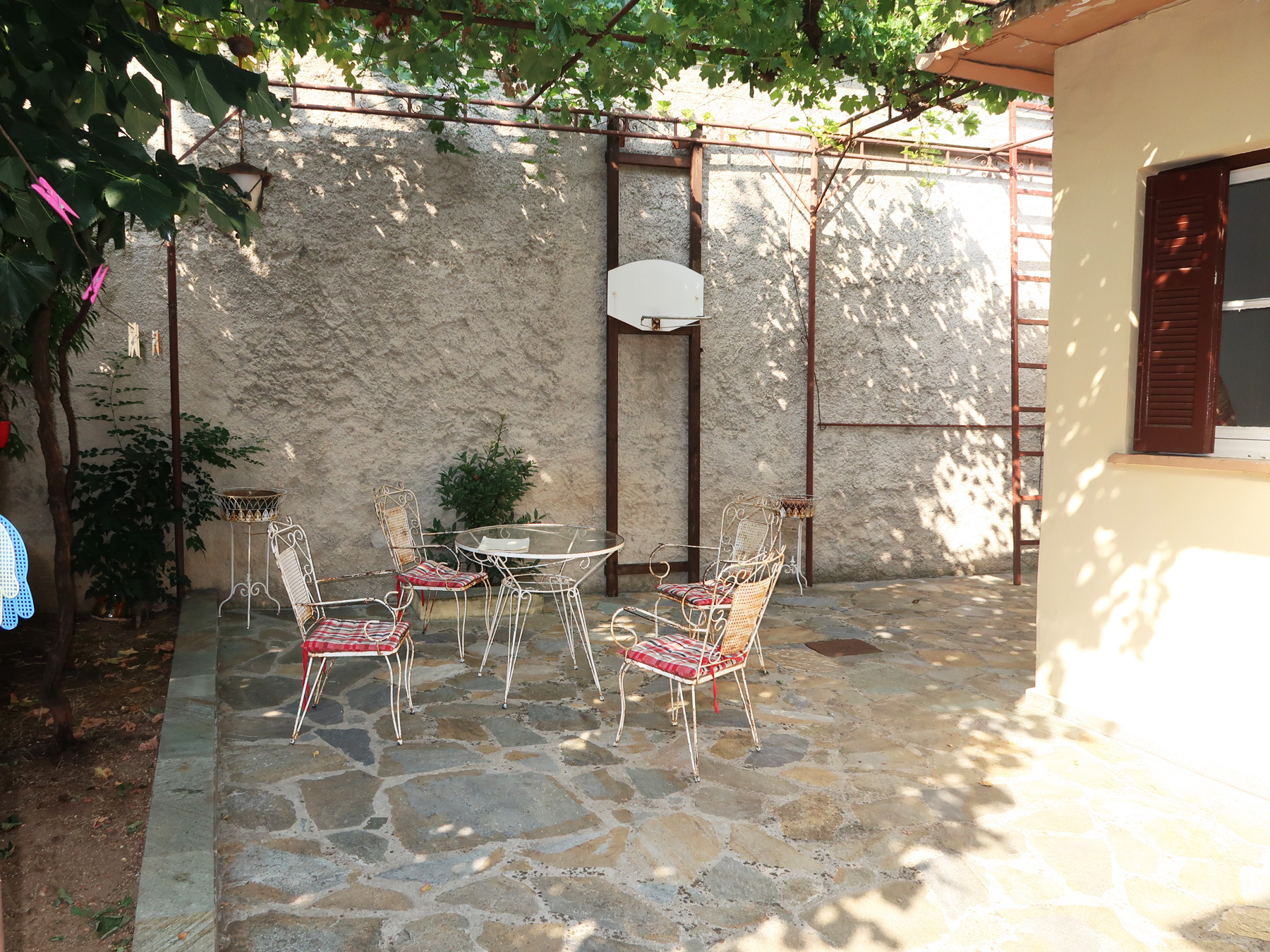 Plot for sale 336 sq.m. with S.D. 1.4 with an old detached house in the Archimandrio of Ioannina