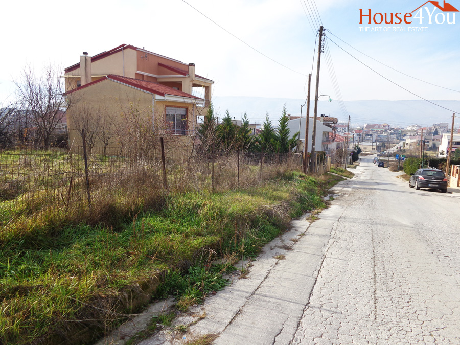 Πωλείται οικόπεδο 686τ.μ. με ΣΔ. 0.6 επι της Κων.Καραμανλή κοντά στην Αγία Σοφία στην Ανατολή Ιωαννίνων