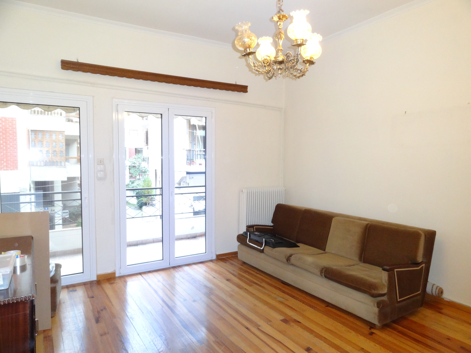 For rent, a spacious 1 bedroom apartment of 74 sq.m. 1st floor in the center of Ioannina near the library