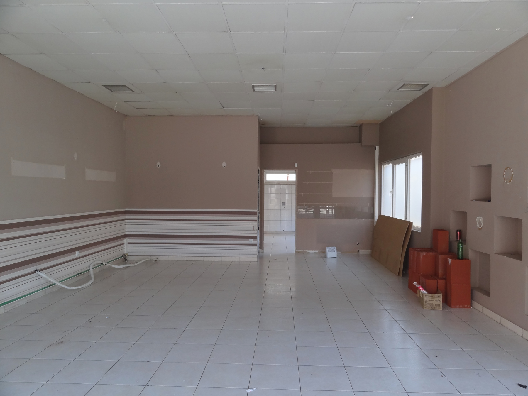 Corner commercial space for rent with a total area of 110 sq.m. in a central point of the Anatoli in Ioannina