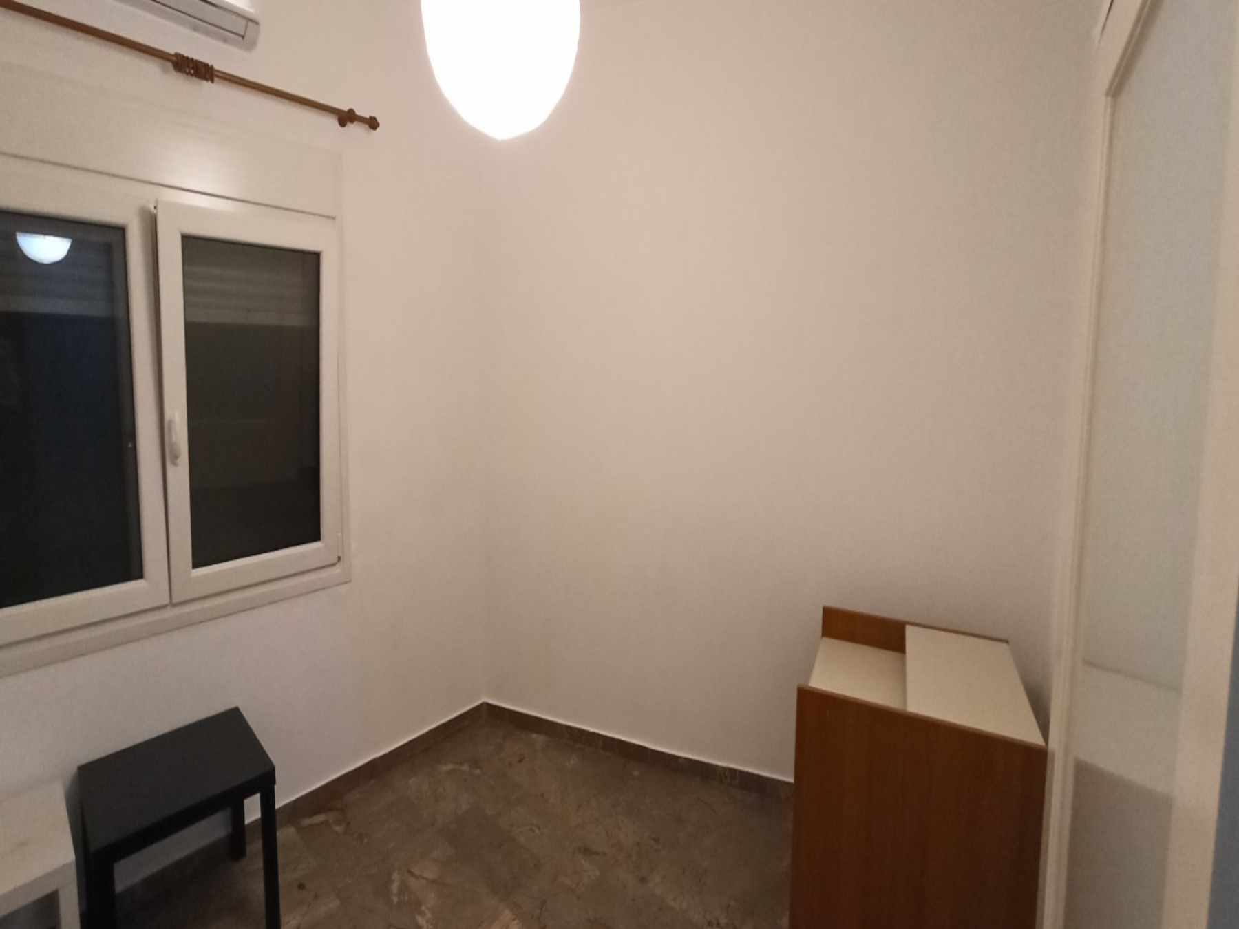 Ενοικιάζεται 2αρι διαμέρισμα 50 τ.μ. 3ου ορόφου στο κέντρο των Ιωαννίνων επί της Λεωφόρου Δωδώνης