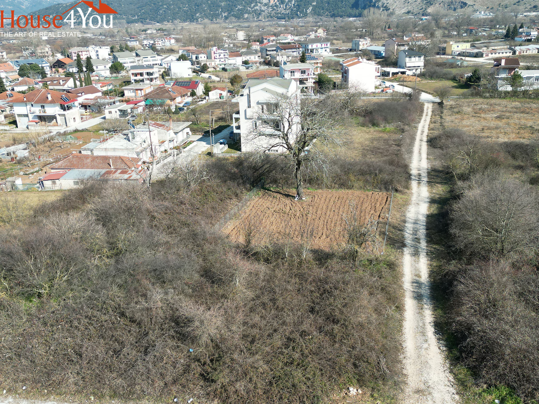 Corner plot of 203 sq.m. for sale. with S.D. 0.8 of vertical co-ownership in Katsikas Ioannina