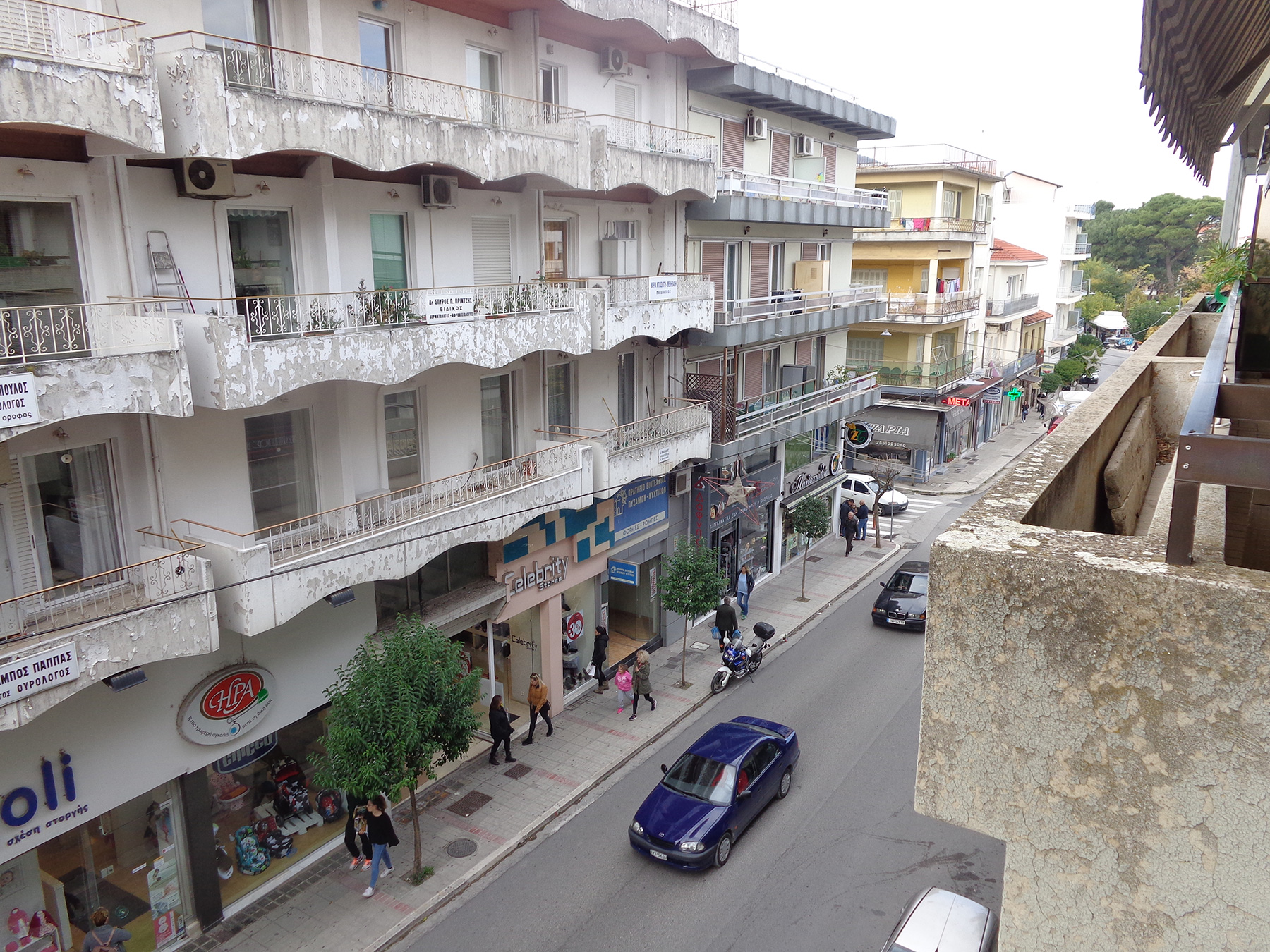 For sale 3-storey apartment building with shops at 28th of October in the center of Ioannina