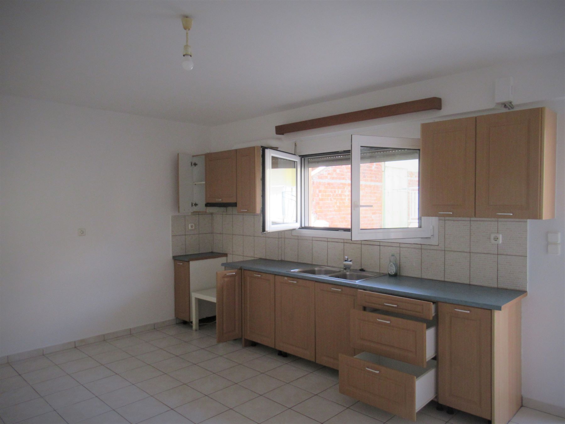 For rent 1 bedroom apartment, of 45 sq.m. on the ground floor at the center of Anatoli in Ioannina.