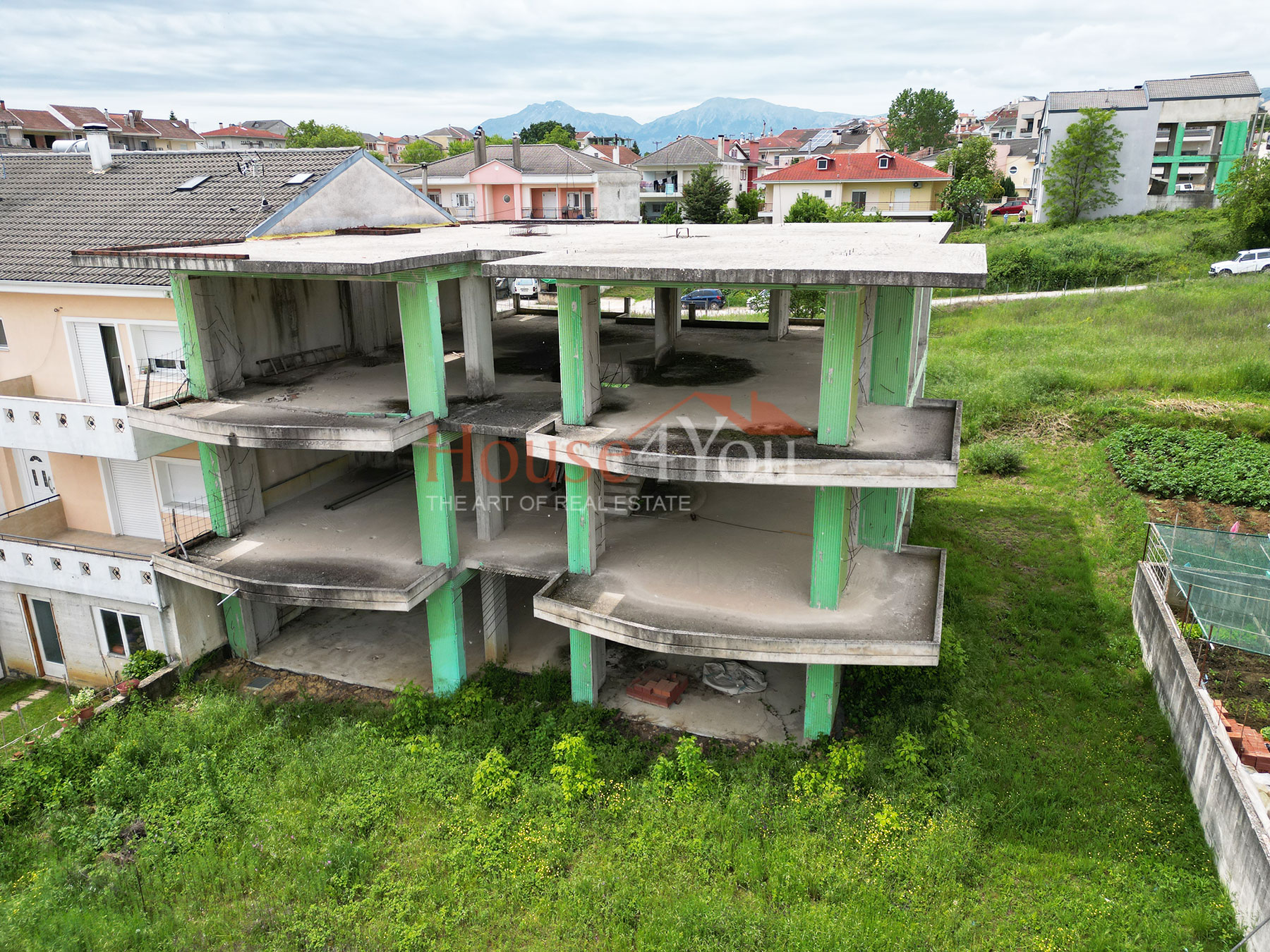 For sale, a 3-level apartment building of 278 sq.m. of 2009 in Anatoli Ioannina