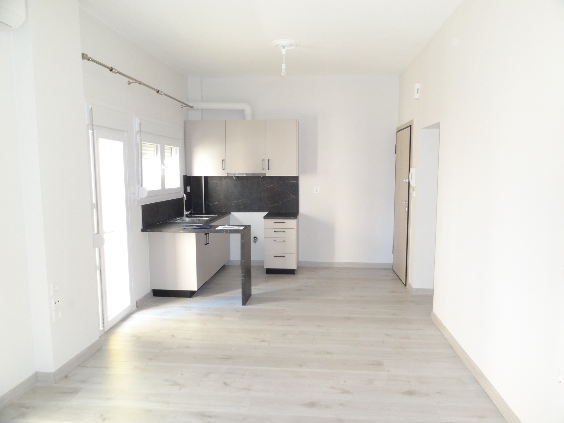 Studio for rent 33 sq.m. 3rd floor renovated in 2023 in the center of Ioannina near Pargis Square