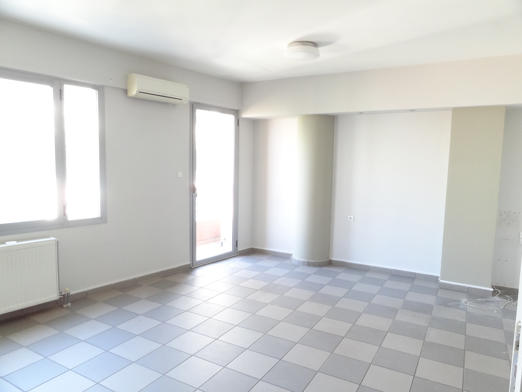 Commercial space for rent 63 sq.m. 2nd floor in a very central part of Ioannina with a parking space