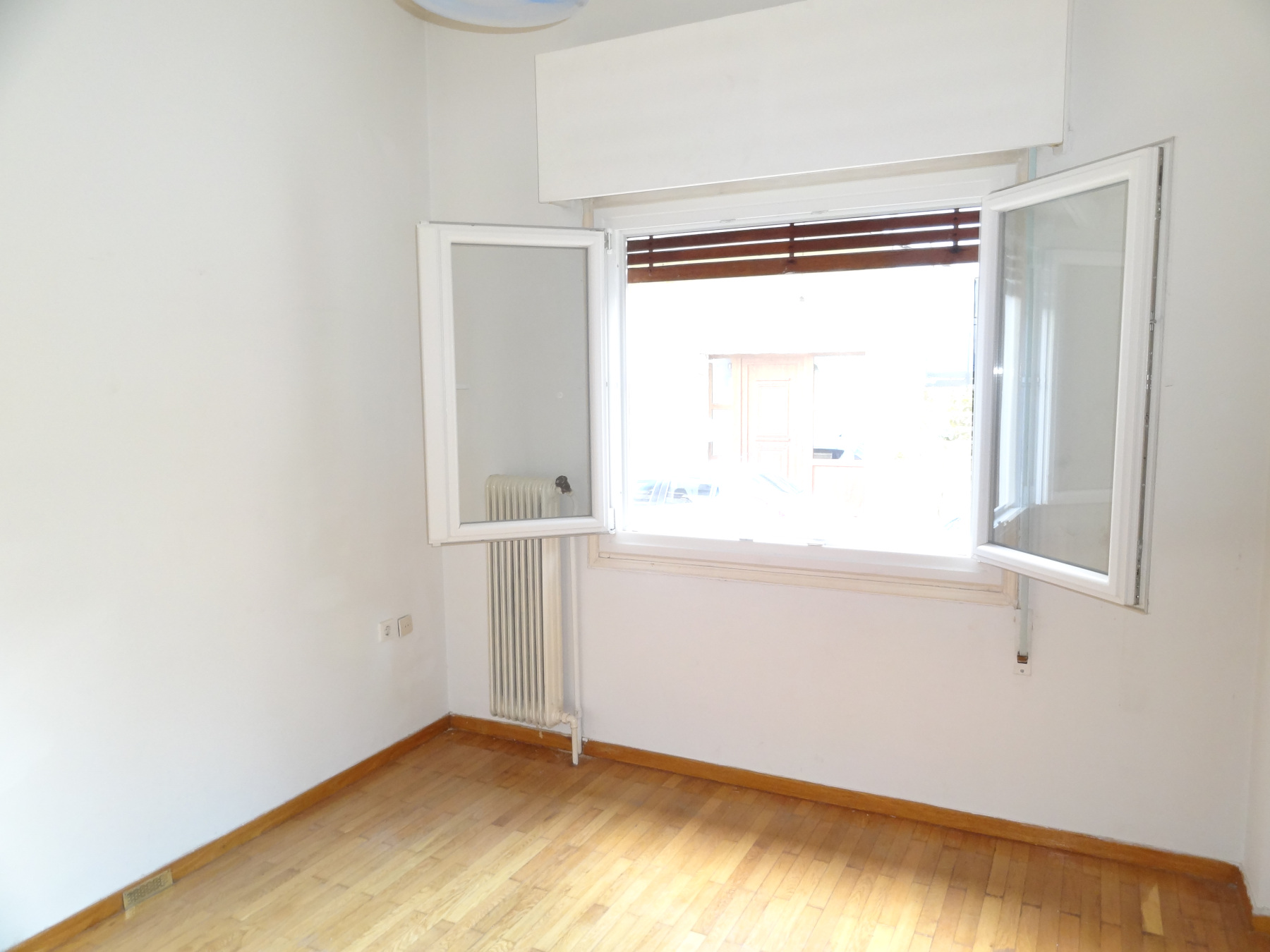For rent, a spacious 1 bedroom apartment of 64 sq.m. 1st floor for students near the center of Ioannina