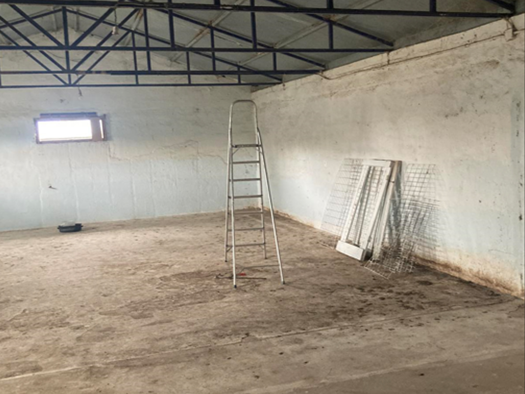 Warehouse for rent 162 sq.m. near the Ioannina - Athens highway at the height of the customs office