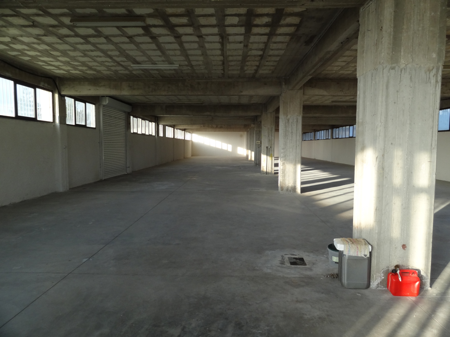 Industrial space for rent 678 sq.m. near the Ioannina - Athens highway and the Egnatia interchange