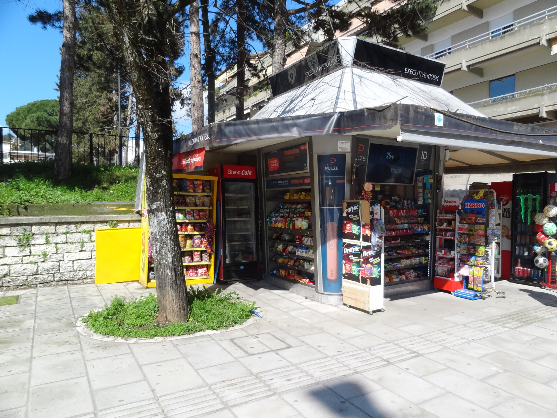 For sale an operational kiosk in the most central part of Ioannina on 4 Dodoni Avenue