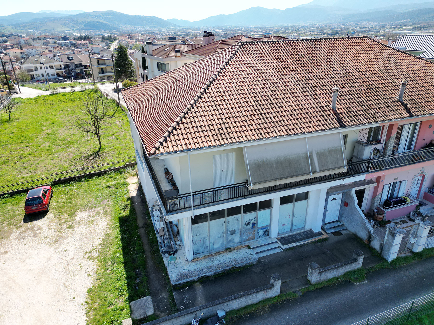 For sale 117 sq.m. floor apartment at 1st floor and Ground Floor Shop 109 sq.m. in the Anatoli of Ioannina