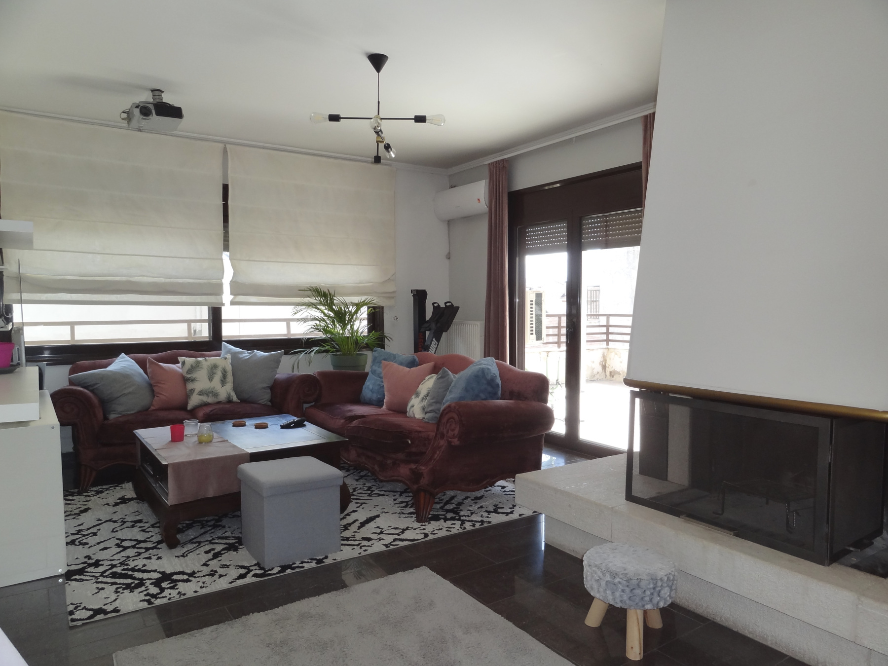 Ενοικιάζεται επιπλωμένο 2αρι διαμέρισμα 75 τ.μ. 2ου ορόφου κοντά στο Νοσοκομείο Χατζηκώστα στους Αμπελόκηπους Ιωαννίνων