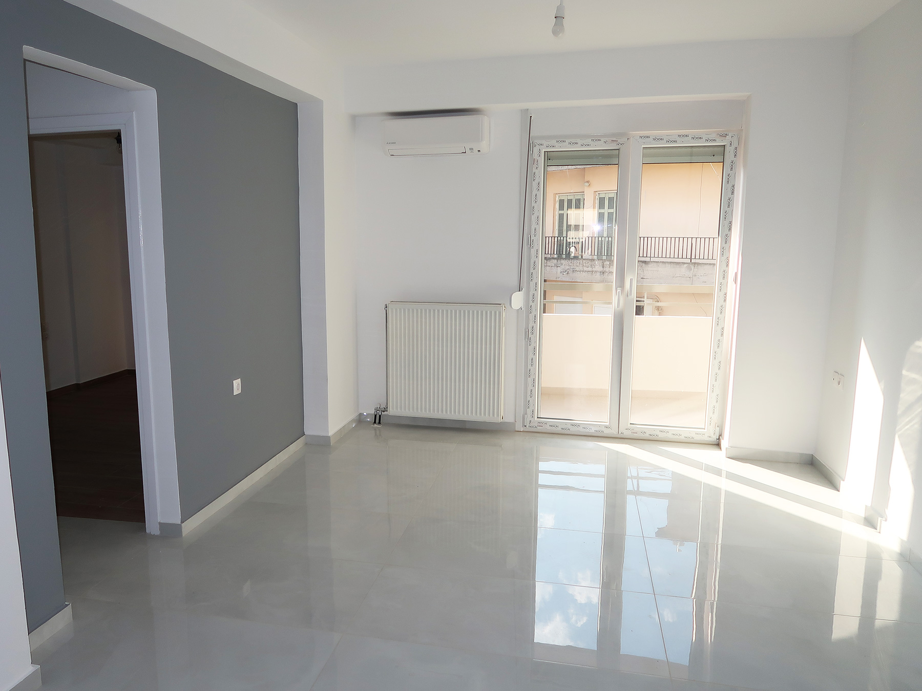 Ενοικιάζεται πλήρως ανακαινισμένο 3αρι διαμέρισμα 65 τ.μ. 4ου ορόφου στο Κέντρο στην Ασωπίου 6 στα Γιάννενα
