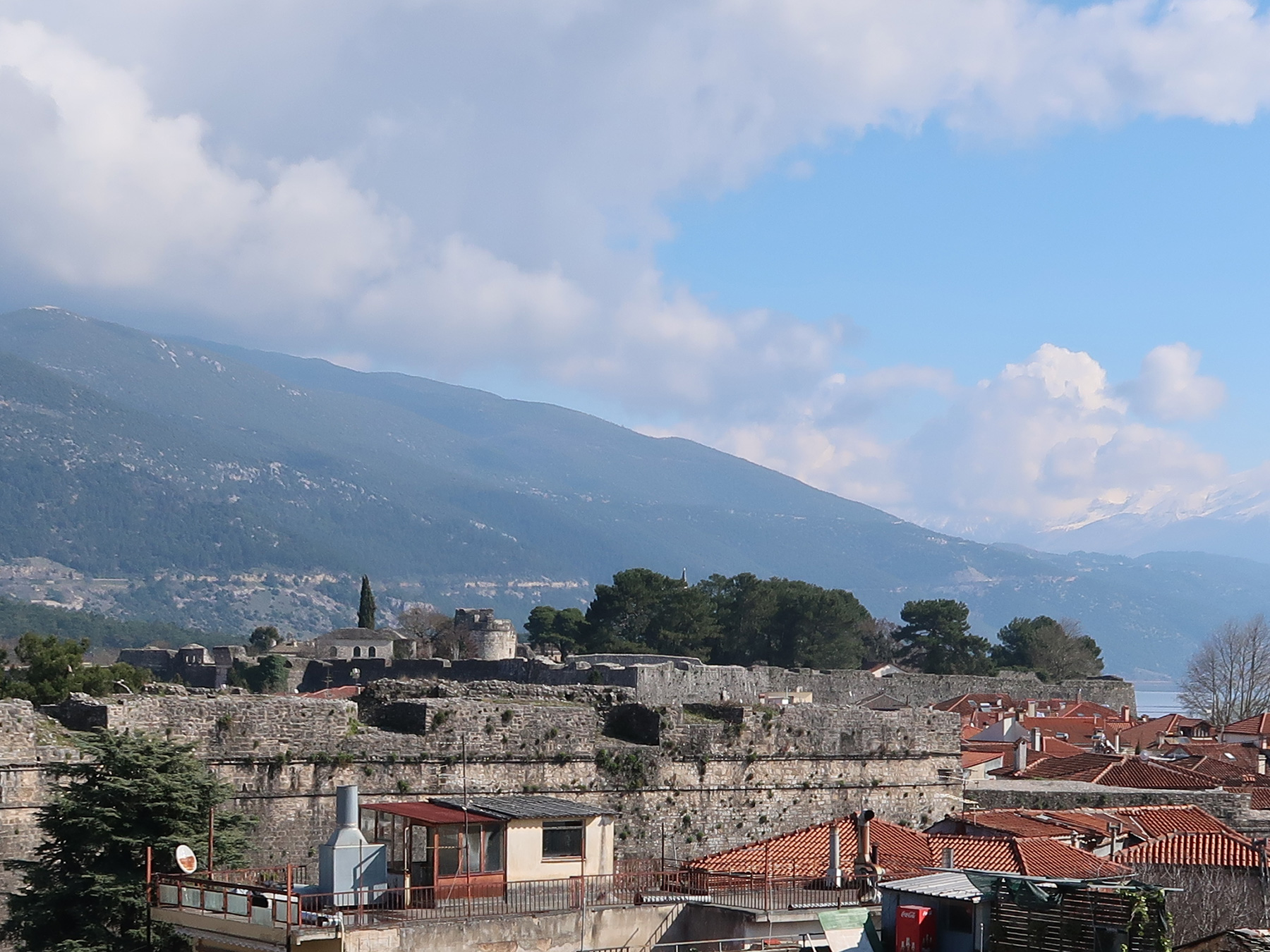 Πωλείται δυάρι διαμέρισμα 56 τ.μ. 2ου ορόφου με θέα το Κάστρο στο Κουρμανιό Ιωαννίνων
