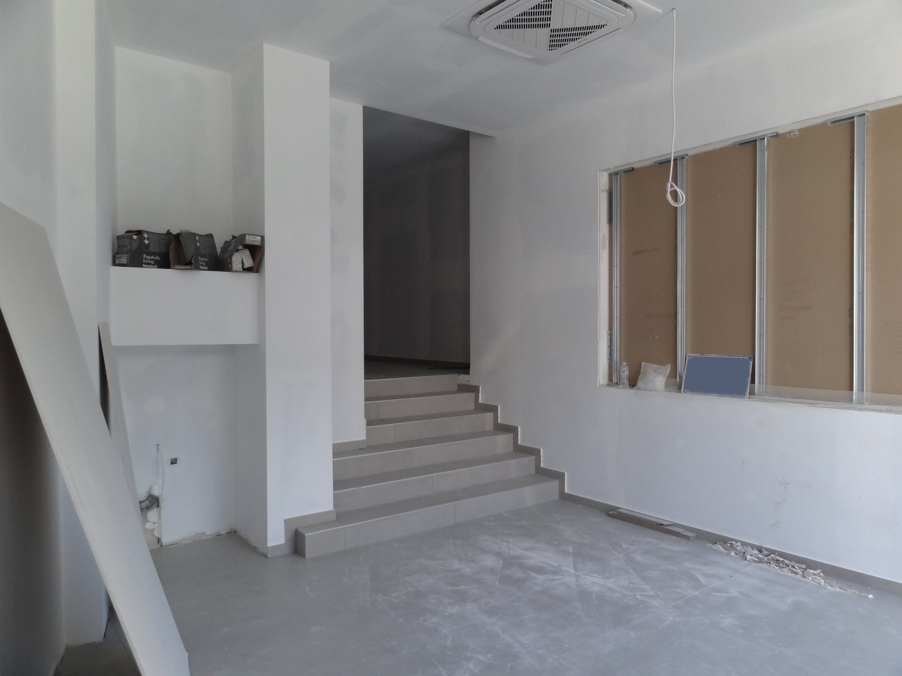 Ενοικιάζεται ισόγειος επαγγελματικός χώρος επιφάνειας 45 τ.μ. στο κέντρο των Ιωαννίνων