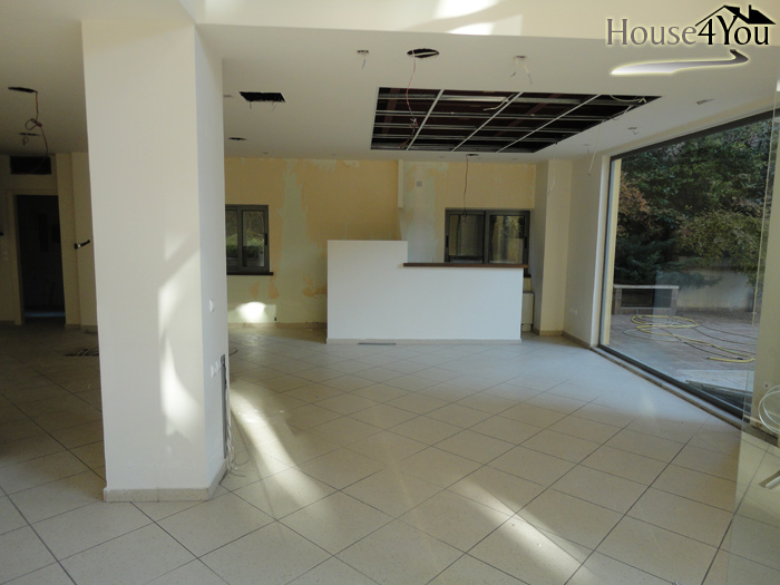 Πωλείται επαγγελματικός χώρος 215τμ. στη Ναπολέων Ζέρβα στα Γιάννενα