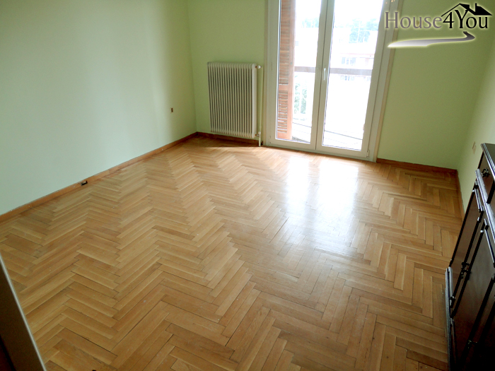 Ενοικιάζεται μεγάλο τριάρι στο κέντρο των Ιωαννίνων σε πάροδο της Λ. Δωδώνης