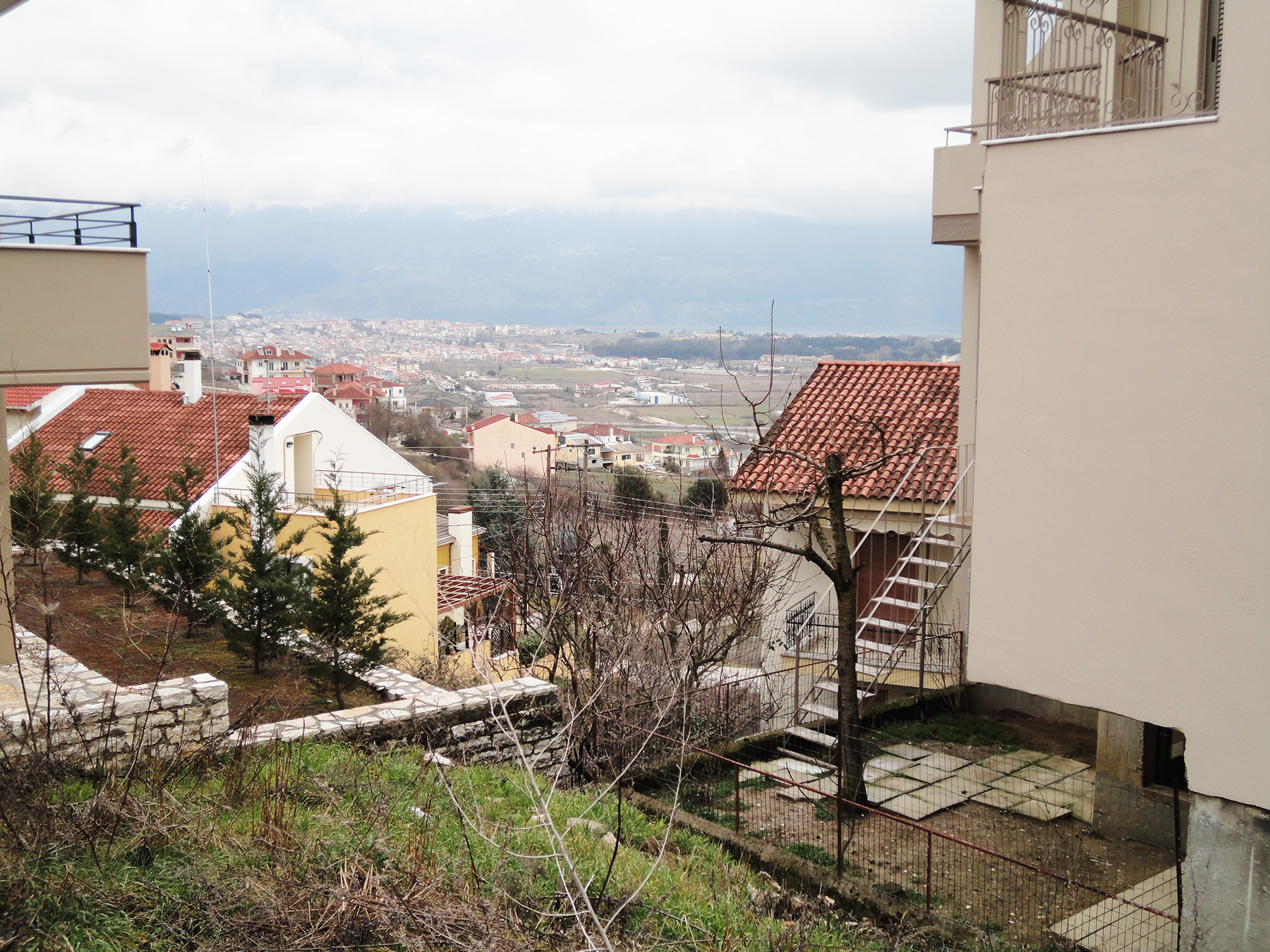 Πωλείται στα σχέδια μεζονέτα πολυτελούς κατασκευής 129τμ. σε οικόπεδο 320τμ. στο Νεοχωρόπουλο στα Γιάννενα