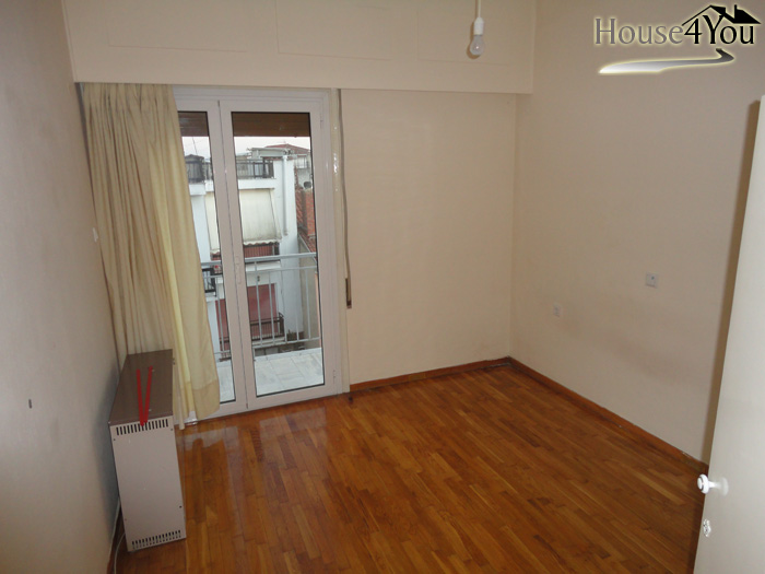 Πωλείται ημι-επιπλωμένο τριάρι διαμέρισμα 2ου ορόφου, 64τμ στα Ιωάννινα.