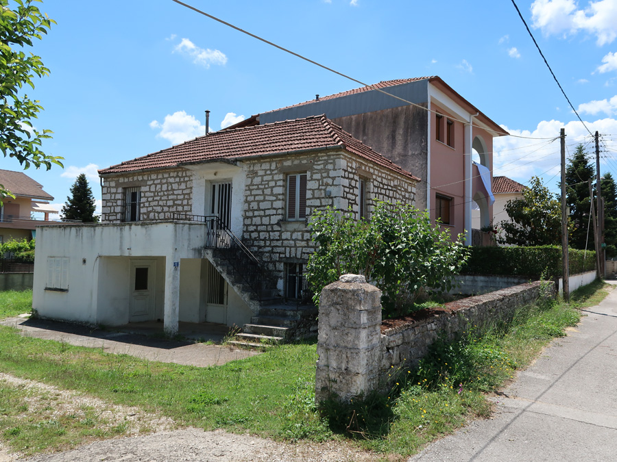 Plot of 347 sq.m. for sale. with a stone house in the Pedini of Ioannina.