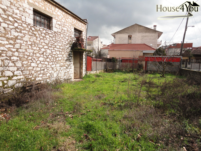 Πωλείται οικόπεδο 398τμ. με ΣΔ. 0.8 στον Βοτανικό Ιωαννίνων στην οδό Τέκμωνος