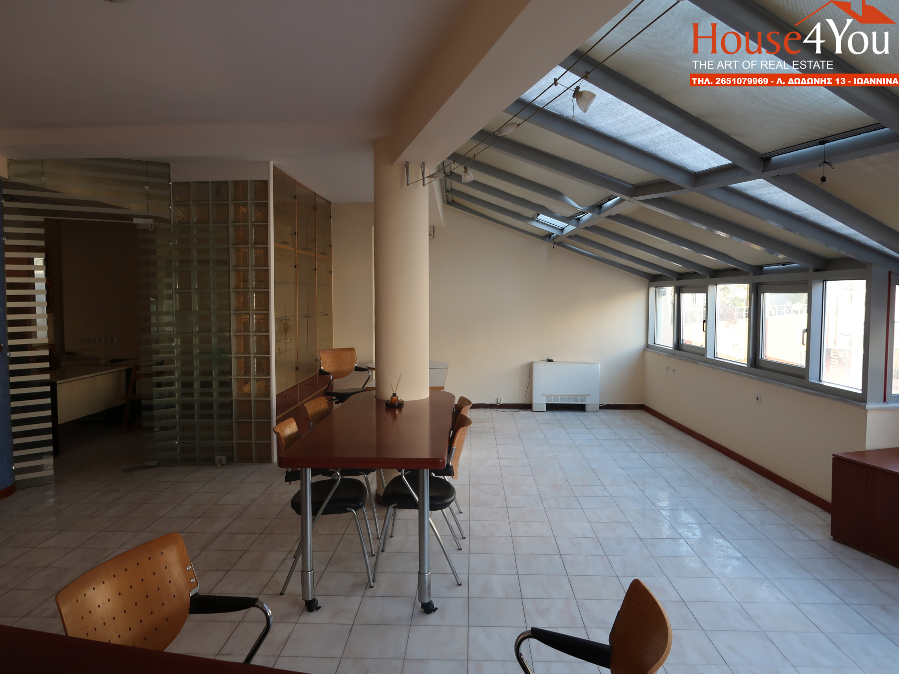 Πωλείται επαγγελματικός χώρος 98τμ. 2ου ορόφου του 2004 στο κέντρο των Ιωαννίνων