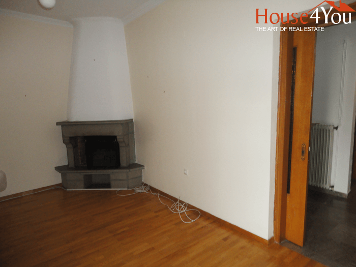 Πωλείται διαμέρισμα 100 τμ. 2ου ορόφου στη Καλούτσιανη στα Ιωάννινα.