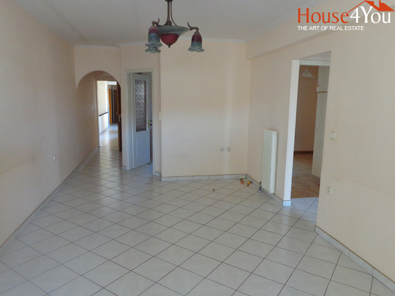 Πωλείται 3αρι διαμέρισμα 75τμ. 3ου ορόφου του 1995 στην οδό Κατσάρη στα Γιάννενα