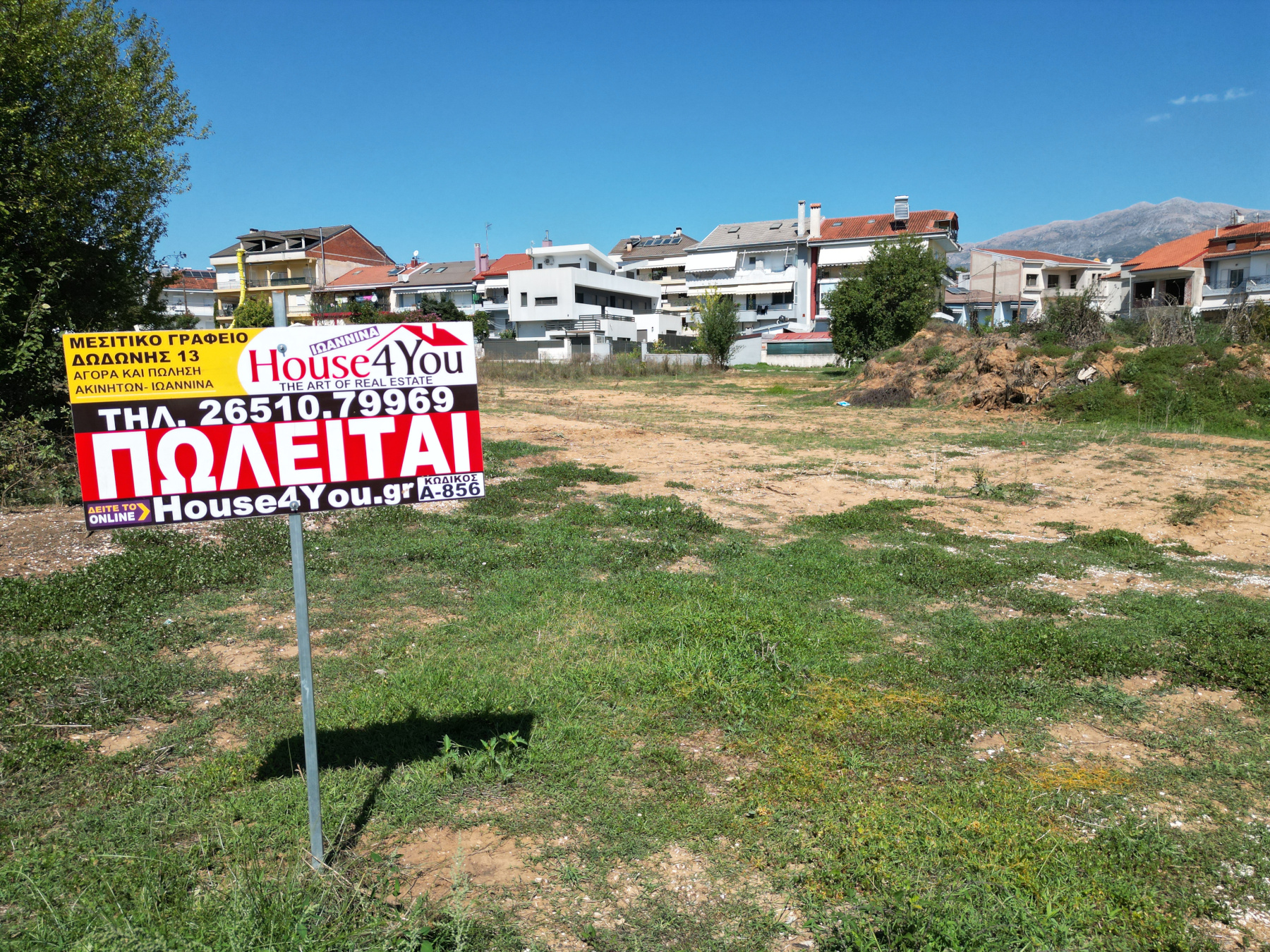 Πωλείται οικόπεδο 664τμ. με ΣΔ. 0.6 πίσω απο το Γιαννιώτικο Σαλόνι στην περιοχή Βρυσούλα στα Γιάννενα