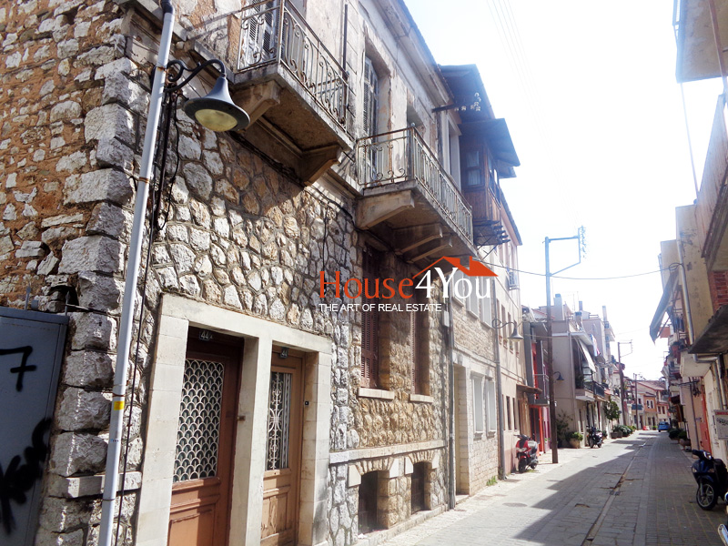 Πωλείται διαμέρισμα 119 τμ. με υπόγειο ή συνολικό κτίριο στην Σούτσου στο ιστορικό κέντρο του Μώλου στα Ιωάννινα