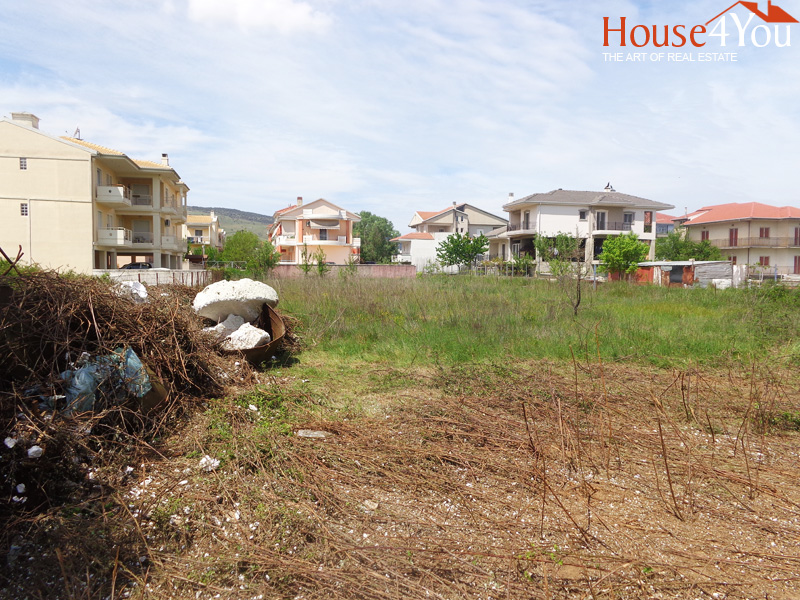 Πωλείται οικόπεδο 1.456 τμ. με ΣΔ. 0.5 και πρόσωπο σε υπο διάνοιξη δρομο 26μ. στα Σεισμόπληκτα Ιωαννίνων