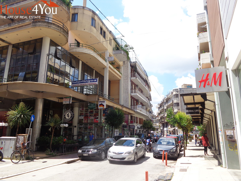 Πωλείται δυάρι διαμέρισμα 61τμ. 3ου ορόφου στην Χ.Τρικούπη 39 στο κέντρο των Ιωαννίνων με ωραία θέα