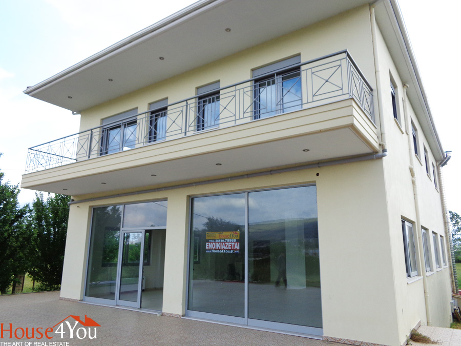 Ενοικιάζεται επαγγελματικός χώρος 142τμ. με μεγάλο χώρο μπροστά στην Λεωφόρο Σταύρου Νιάρχου στα Ιωάννινα