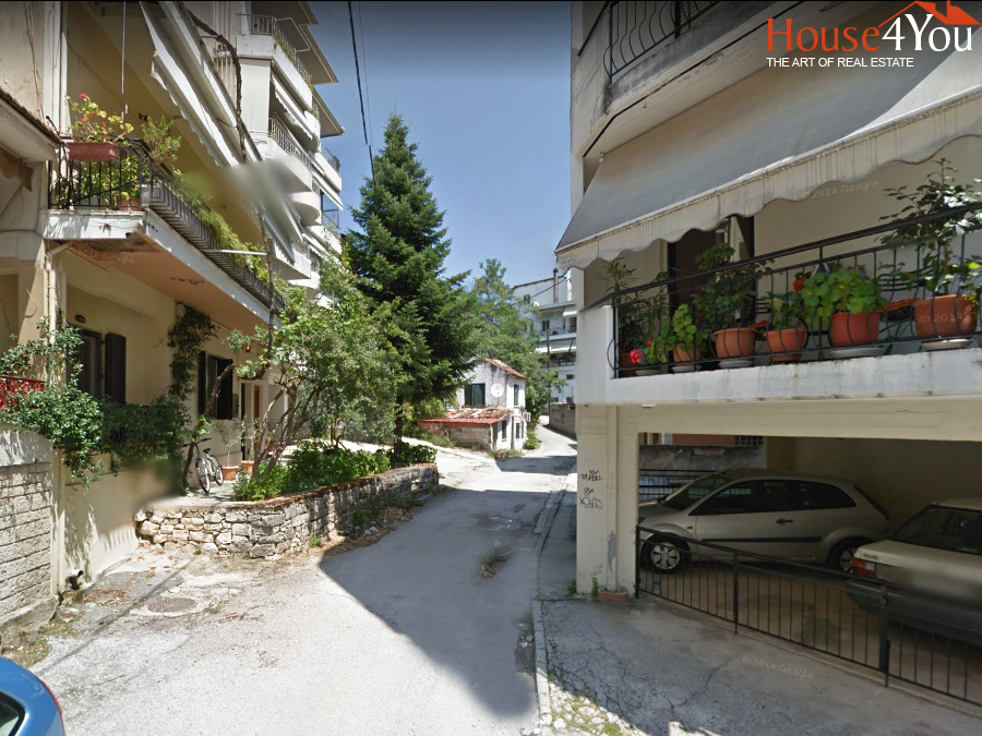 Πωλείται οικόπεδο 184 τμ. με ΣΔ 1.8 στην οδό Χαόνων στο κέντρο των Ιωαννίνων πλησίον οδού Δωδώνης