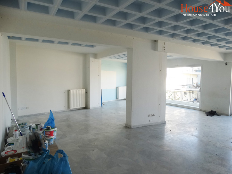 Ενοικιάζεται επαγγελματικός χώρος 107τ.μ. 3ου ορόφου στη Ζωσιμαία Σχολή στα Ιωάννινα