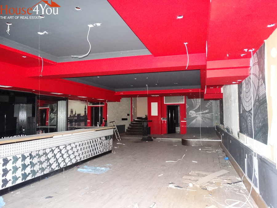 Ενοικιάζεται επαγγελματικός χώρος συνολικών 250 τμ. στην οδό Γαριβάλδη πλησίον Μώλου στα Ιωάννινα.