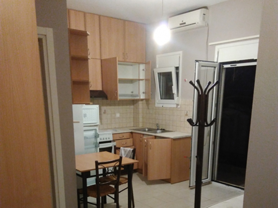 Ενοικιάζεται ισόγεια γκαρσονιέρα 30τ.μ. στην Μητρόπολη στα Ιωάννινα