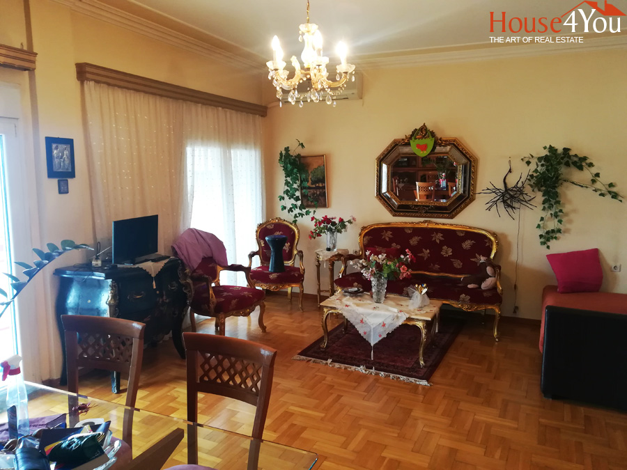 Πωλείται διαμέρισμα 3αρι 103τμ. 3ου ορόφου με θέα την λίμνη στο κέντρο των Ιωαννίνων πλησίον οδού Ρώμα